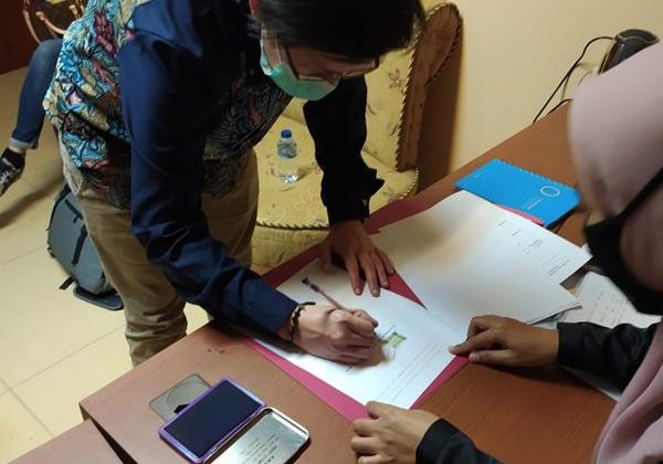 Penanda tanganan minuta oleh Direktur Utama PT. Karya Gemilang Solusindo