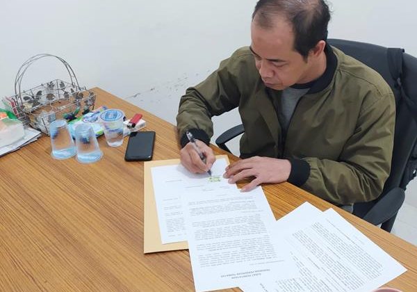 Penanda tanganan minuta oleh Direktur Utama PT. Surya Inti Dimensi
