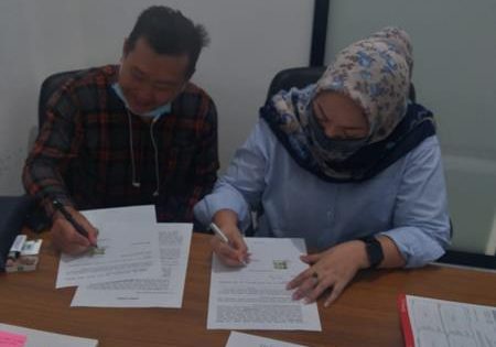 Penanda tanganan minuta oleh Direktur Utama dan Direktur PT. Kausa Inovasi Teknologi